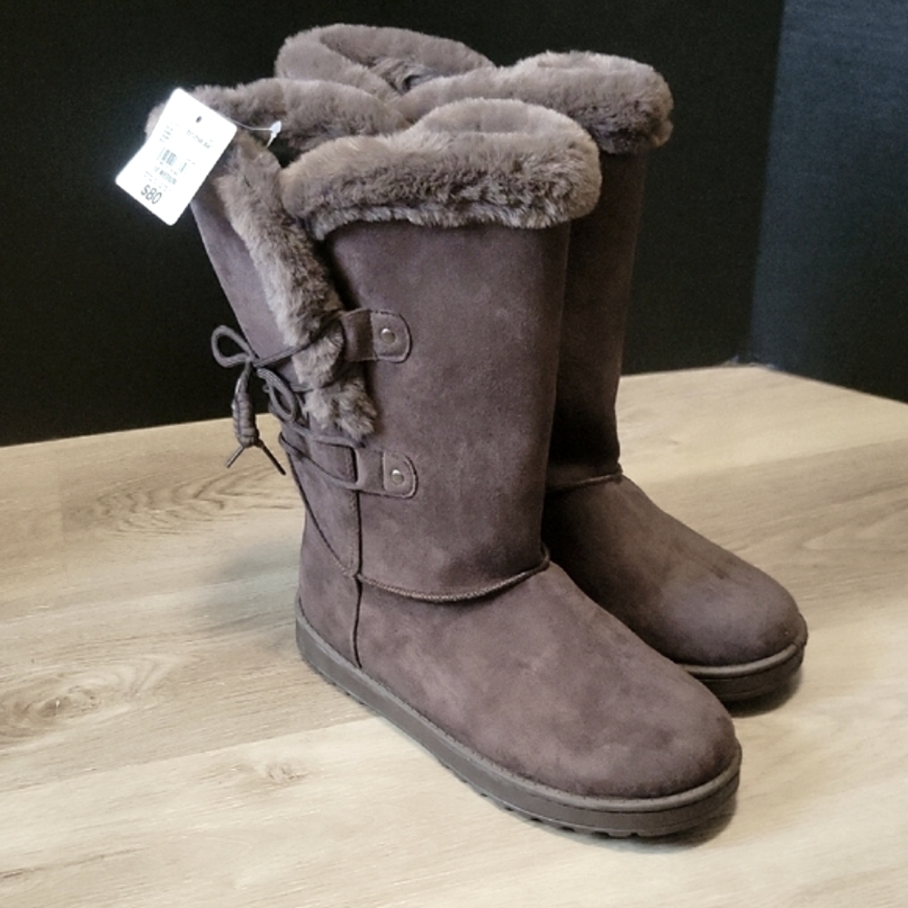 AZ Brown Winter Boots with Fur Lining and Lace-Up Design